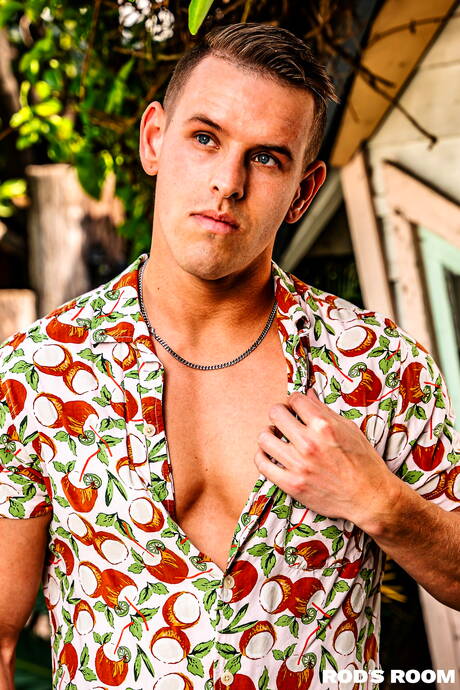 Famous americans, bodybuilder Shane Cook and hunk Tristan Hunter have a hot sex outdoor