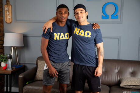 Due ragazzi americani, il peloso Andrew Miller e il fusto Ty Santana, in un sesso in bianco e nero