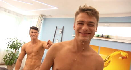 アメリカのイケメン、セルジュ・カヴァリとスーパースタッドのランディ・スクワイアが愛し合う