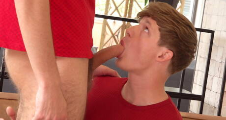 Der muskulöse Jamie Eliot und der attraktive Kristian Bresson in einer heißen Homosexuellenszene im Freien