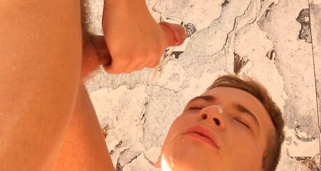 Słowacki ogier Elio Chalamet i ogier Dino Fendi ruchają się po obciąganie