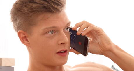 Hete Tsjechische jongens, knappe Christian Lundgren en gespierde Jeroen Mondrian hebben goede anale seks in bad