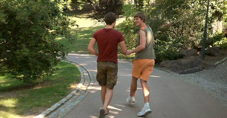 O musculoso tcheco Ashton Montana e o lindo garoto eslovaco Kieran Benning se amam ao ar livre