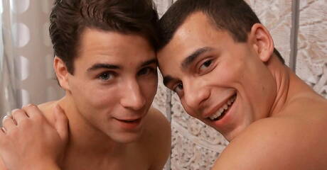 Les mecs tchèques bien bâtis Gino Mosca et l