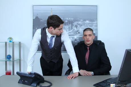 Der junge Amerikaner Alex Vaara wird nach einem Blowjob in den Arsch gefickt