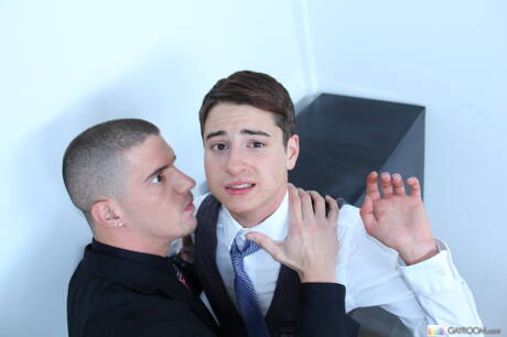 Der junge Amerikaner Alex Vaara wird nach einem Blowjob in den Arsch gefickt