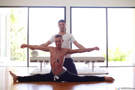 American beefcake Kirk Cummings fuck after blowjob