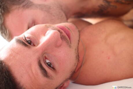 Twee gespierde Amerikaanse jongens, Marc Dylan, en harige hengst Christian Wilde neuken na het zuigen van pik in een hete douche.