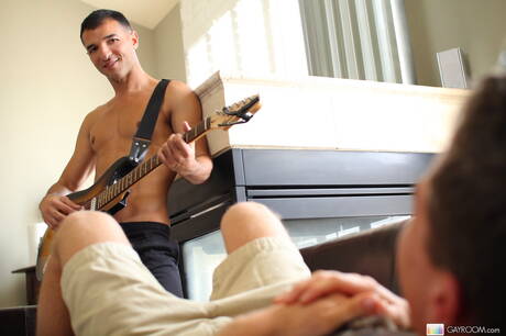 Damn Thats Big: Brazilian tough guy Luke Hass and american hunky guy Trace Kendall drilling an ass