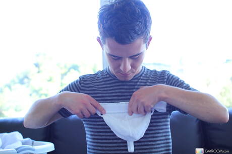 Der junge Amerikaner Devin Dixon bläst und vögelt den Jungen