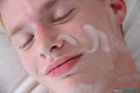 Man Royale: Sexy americans, muscular Bobby Hart and young dude Billy London have a hot couple scene