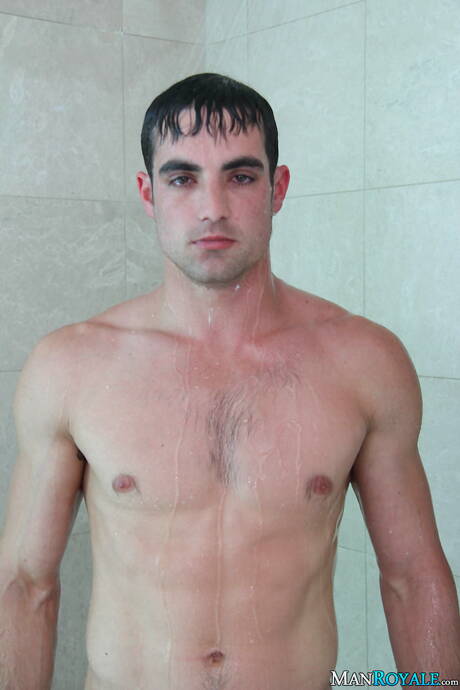 Man Royale: Two american guys tough guy Jack King and beefy Beau Irons make a love in shower