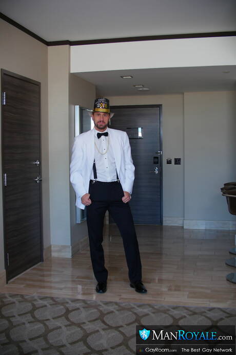 Man Royale: Sexy americans, stud Wesley Woods and strongman Connor Halsted in hard anal sex