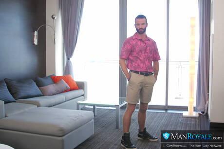 愛爾蘭毛茸茸的熊Brendan Patrick和Peyton Chrimata在熱屁股上做愛