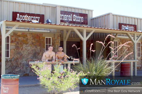 Strongman Jay Taylor and american stud Arad Winwin in hot anal sex outside