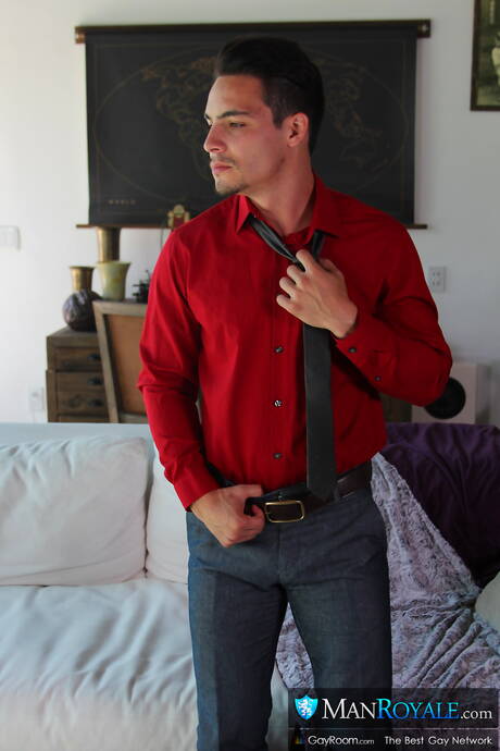 Man Royale: Strongman Alexander Volkov and stud Ollie drilling an ass