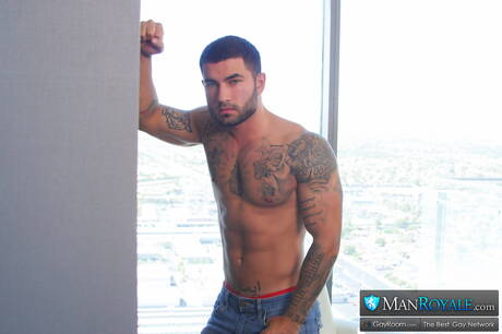 forte americano Scott Demarco e o supergaranhão russo Vadim Black fodem a bunda depois de chupar ao ar livre