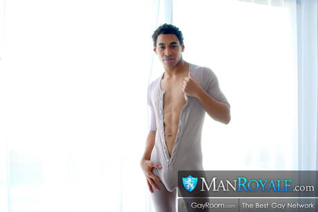 Latino hunk Mateo Fernandez and hunk Corey King fuck after interracial dick sucking