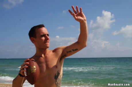 American stud Kyle Quinn and muscular Ty Tucker fuck after blowjob after beach walking