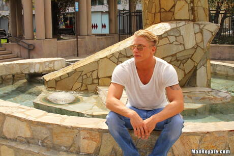 兩個美國壯漢Tyler Saint和帥哥Phillip Aubrey在戶外進行火熱的同性戀行為