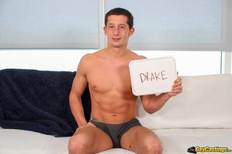 美國大力士 Drake Tyler 吸吮雞巴後操屁股