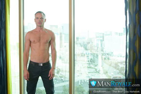 Muskelprotz Cayden Stonetrent Summers wird nach dem Schwanzlutschen gefickt