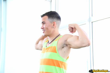 Il ragazzo Husky Liam si fa scopare dopo aver succhiato il cazzo