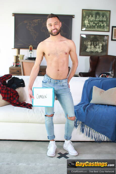 Le mec costaud Carson Cruise baise après une fellation