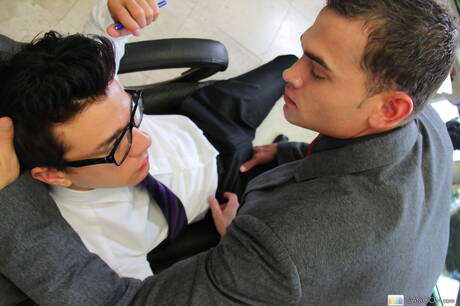 Strongman Seth Roberts fuck ass after sucking cock