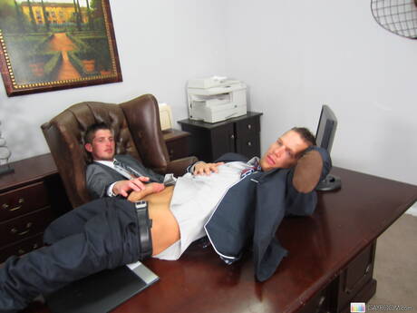 American beefy Shane Frost fuck ass after sucking