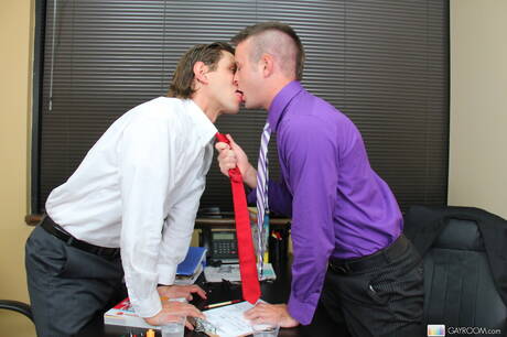 American muscular Matthew Singer fuck after blowjob