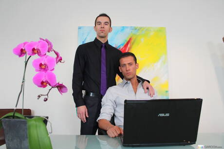 American beefy Dylan Hauser sucking and screwing the boy