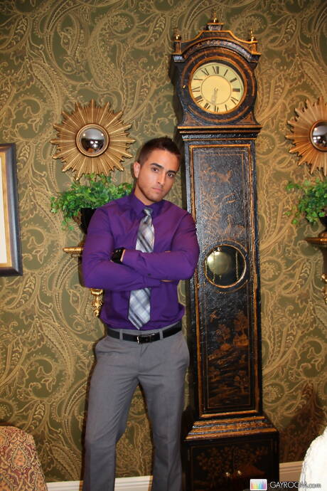 Łaciński przystojniak Bryce Star ssie i rucha chłopaka