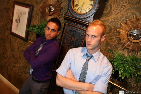 Łaciński przystojniak Bryce Star ssie i rucha chłopaka