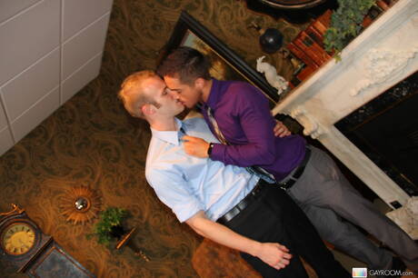 Łaciński przystojniak Bryce Star ssie i rucha chłopaka