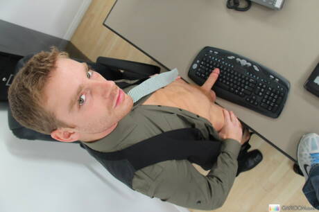 O bonitão americano Trent Diesel fode a bunda depois de chupar um pau