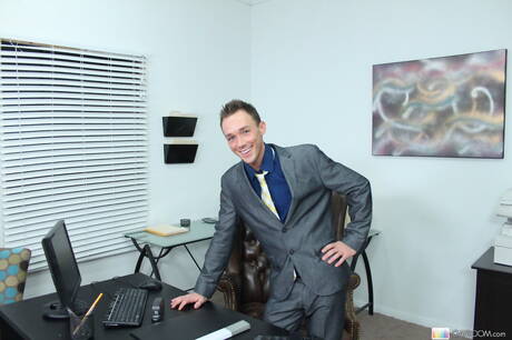 American stud Kirk Cummings in hot homosexual scene