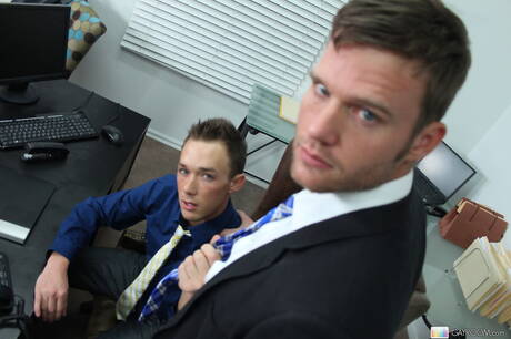 Office Cock: American stud Kirk Cummings in hot homosexual scene