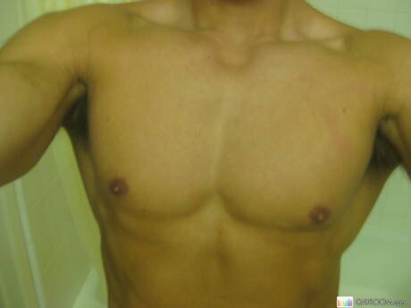 Latin stud Alexander Garrett fuck after blowjob in bath