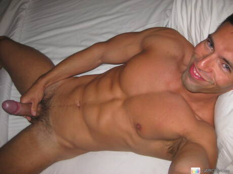 Latin stud Alexander Garrett fuck after blowjob in bath