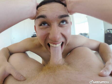 El musculoso Billy Warren y el cachas Martin Penn follan después de chupar la polla en el baño