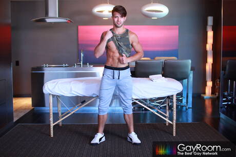 美國帥哥Casey Everett和硬漢Ryan Pitt吸吮後操屁股