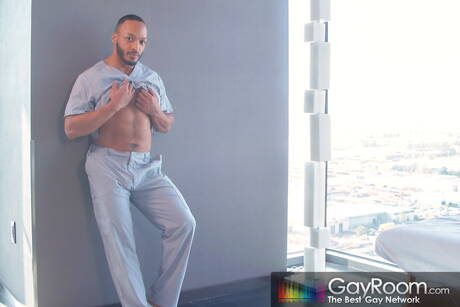 Il super stallone di colore Dillon Diaz e il muscoloso Bo Baxxter in una bollente azione di sesso anale interrazziale