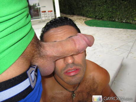 Muscular Gianni Luca fuck after blowjob outside