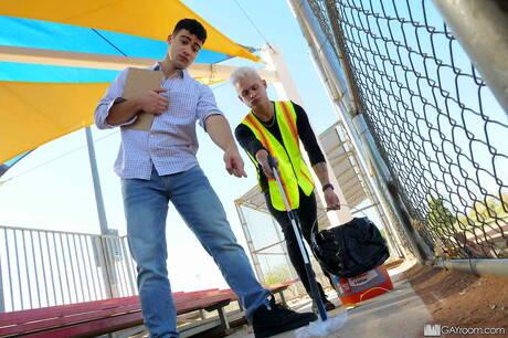 Nice american boys pretty boy Andrew Connor and hunky guy Dean Dallas in hot homosexual action outdoor