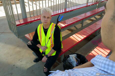 素敵なアメリカ人の男の子、かわいい男の子のアンドリュー・コナーとハンサムな男のディーン・ダラスが熱い同性愛行為を屋外で