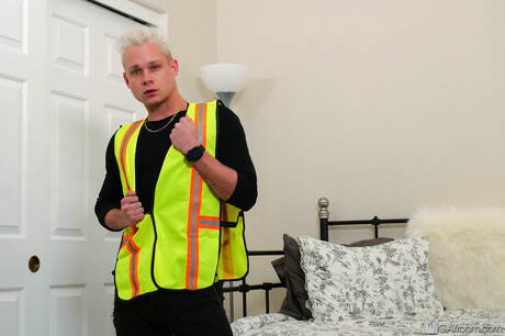 素敵なアメリカ人の男の子、かわいい男の子のアンドリュー・コナーとハンサムな男のディーン・ダラスが熱い同性愛行為を屋外で