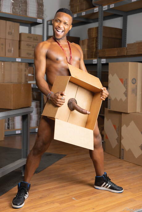 Przystojny amerykański facet, przystojniak Andre Donovan i umięśniony Jkab Ethan Dale w gorącej międzyrasowej akcji ruchania w tyłek Przystojny amerykański facet, przystojniak Andre Donovan i umięśniony Jkab Ethan Dale w gorącej międzyrasowej akcji ruchania w tyłek