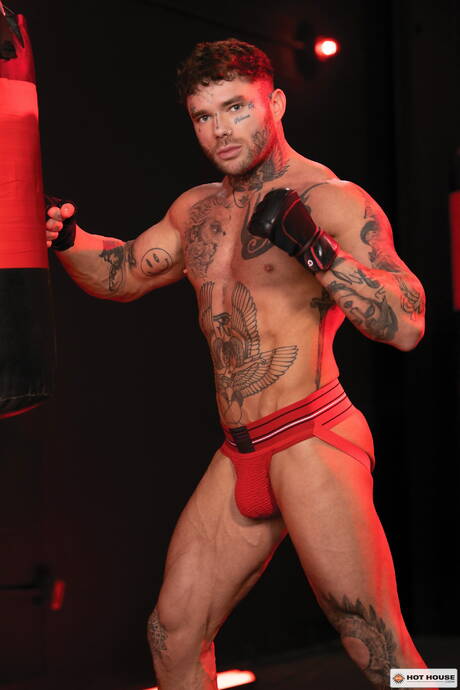 Der muskulöse Amerikaner Vincent Oreilly und der starke Mann Joel Hart haben es miteinander getrieben