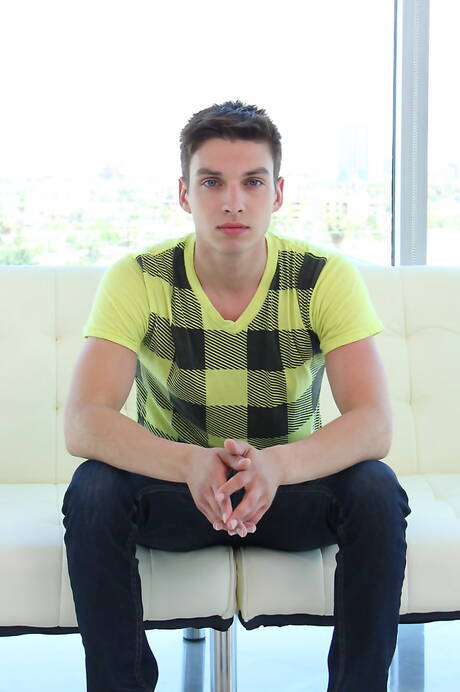 Gay Castings: American beefy Anthony Verruso sucking and screwing the boy